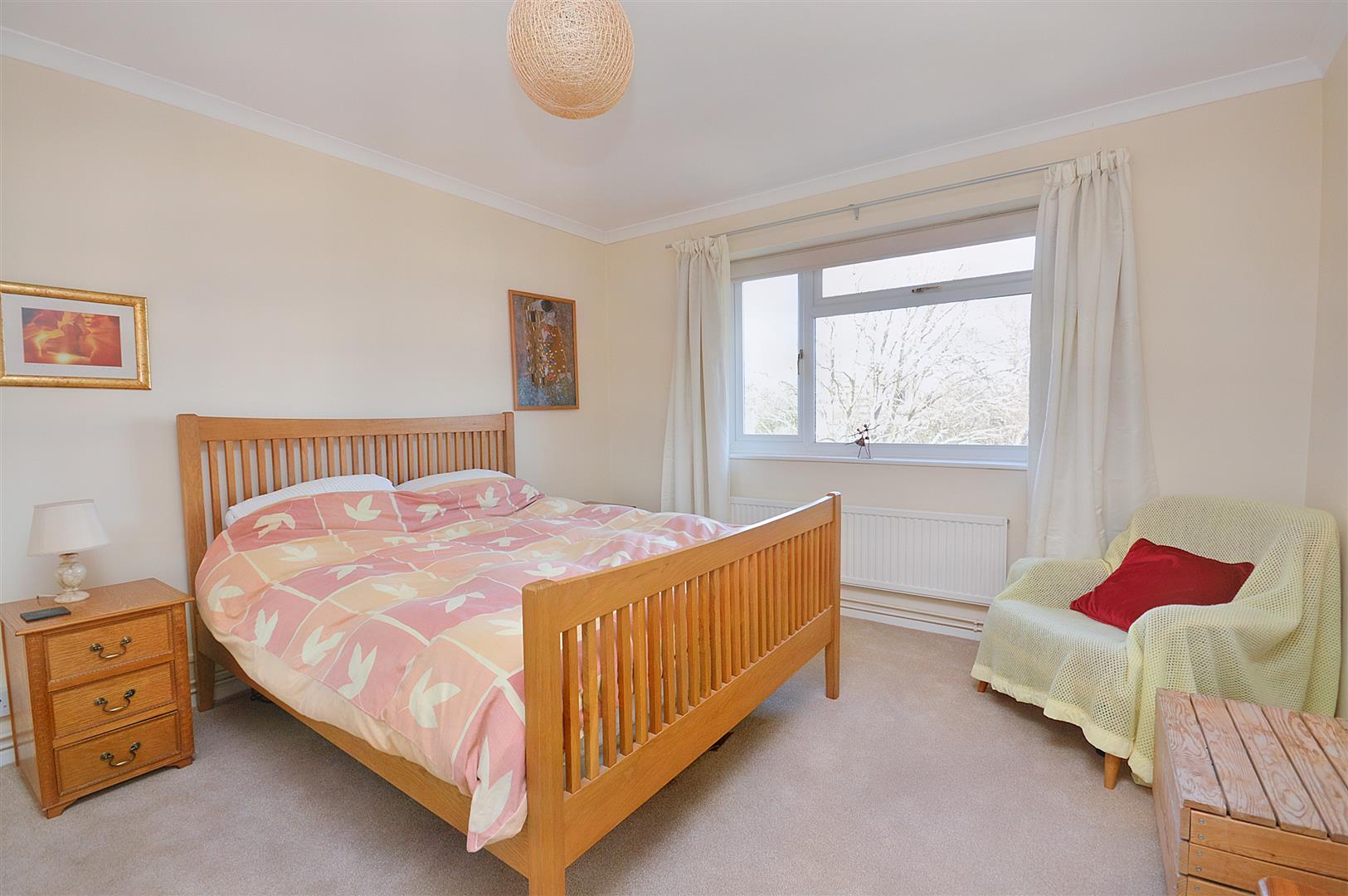 Property Details for 28a Silverdale Road Eastbourne BN20 7EZ Town